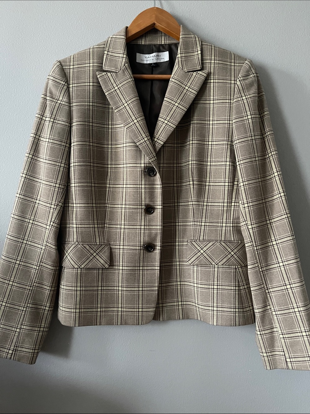 Tahari Plaid Tailored Blazer in Brown and Cream